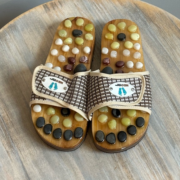 🌸NEO Reflexology Therapeutic Stone Massaging Sandals measures size 10 - Picture 3 of 13